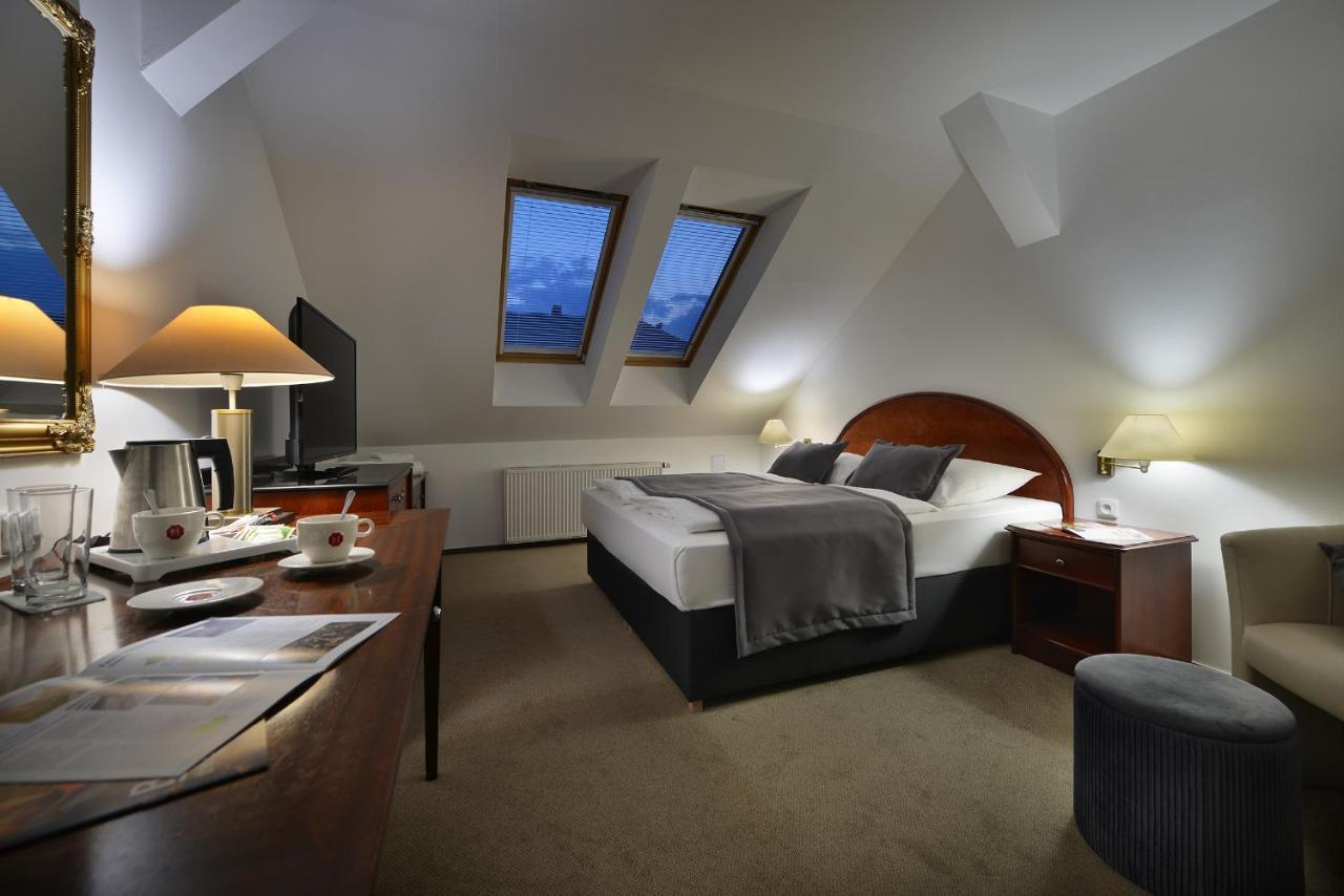 Prague Season Hotel Ngoại thất bức ảnh
