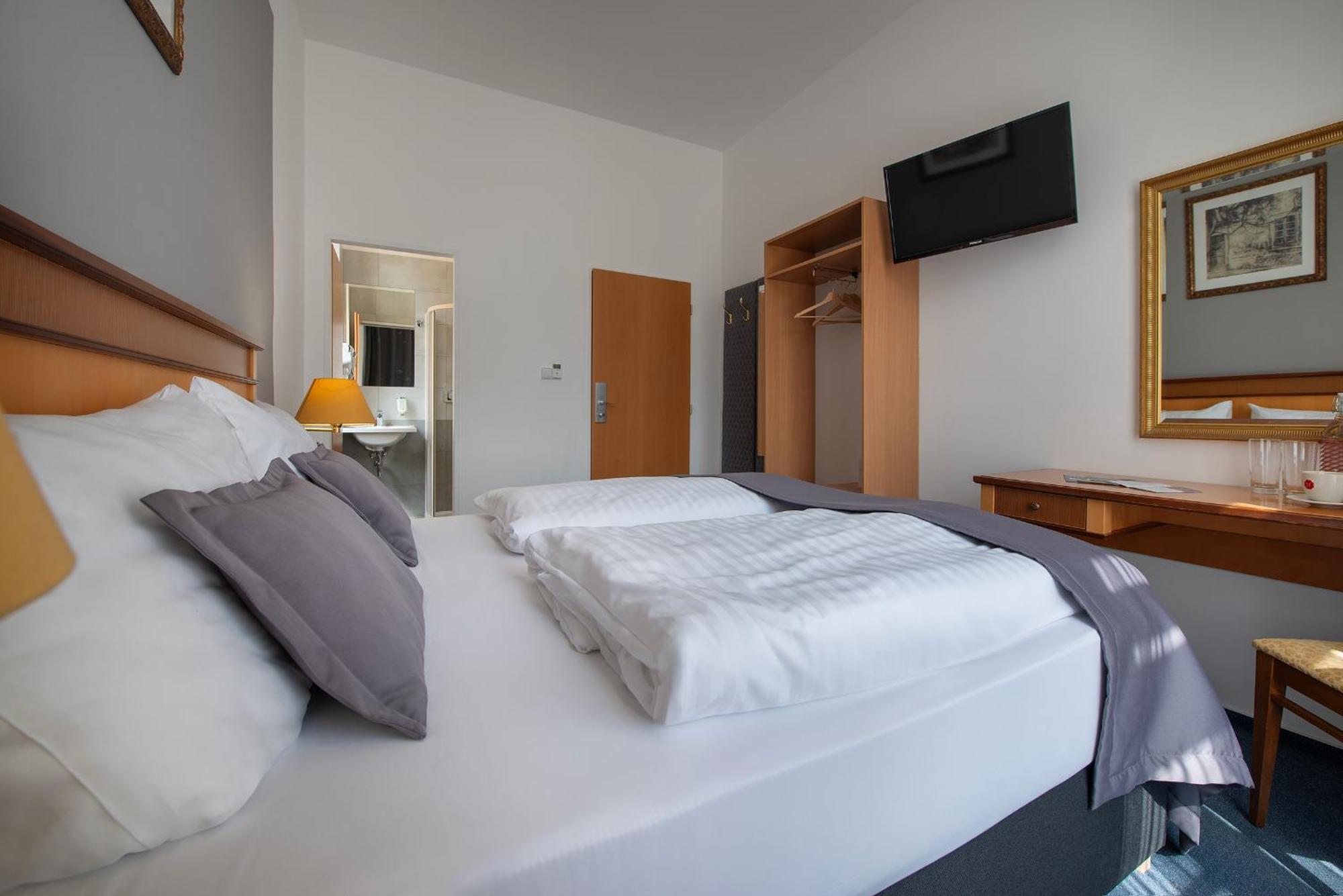 Prague Season Hotel Ngoại thất bức ảnh