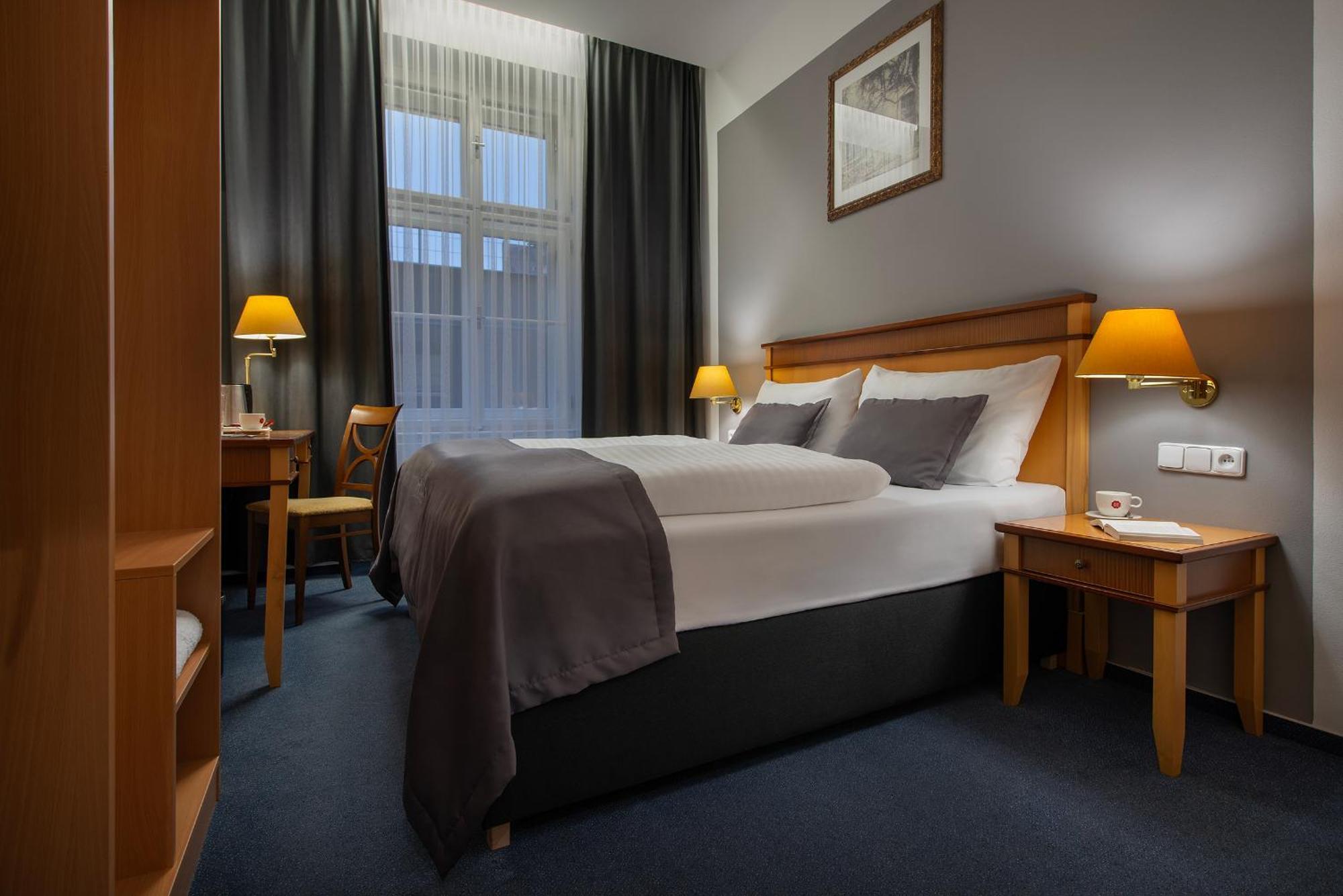 Prague Season Hotel Ngoại thất bức ảnh