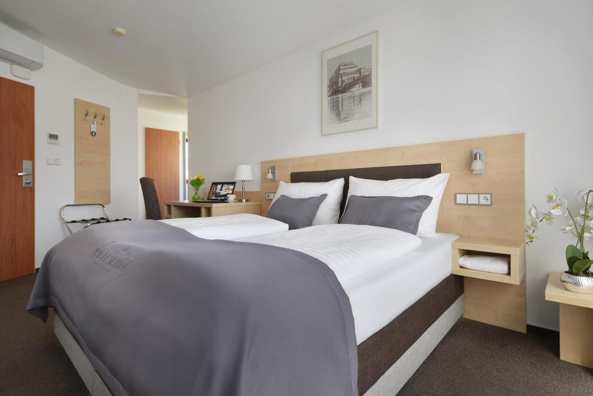 Prague Season Hotel Ngoại thất bức ảnh