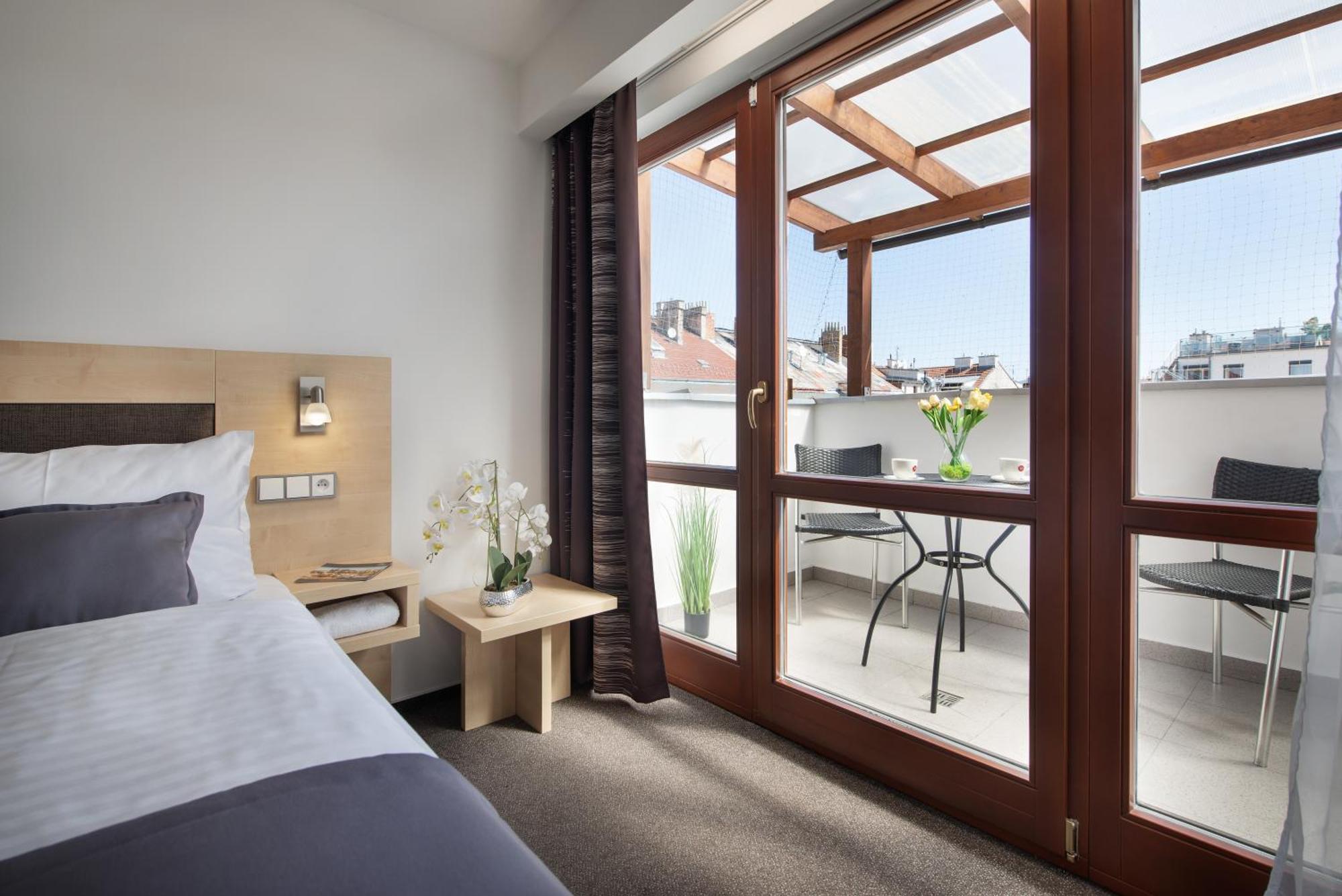 Prague Season Hotel Ngoại thất bức ảnh